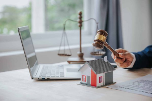 Close-up,Of,A,Judge's,Hammer,Small,Wooden,Toy,House,On