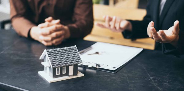 Real,Estate,Agent,Or,Sales,Manager,Has,Offered,Home,Sales
