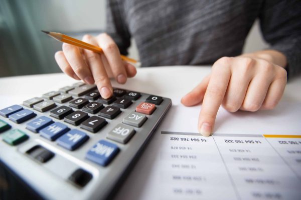 Closeup,Of,Accountant,Hands,Counting,On,Calculator