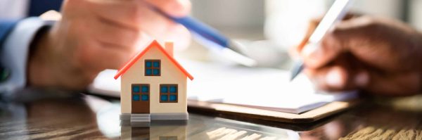 Signing,Property,Contract,Paper.,Real,Estate,Broker