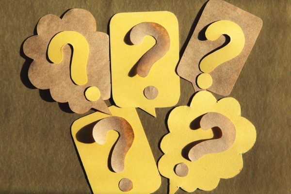 Question,Mark,On,Speech,Bubbles,,Golden,Background.,View,From,Above.